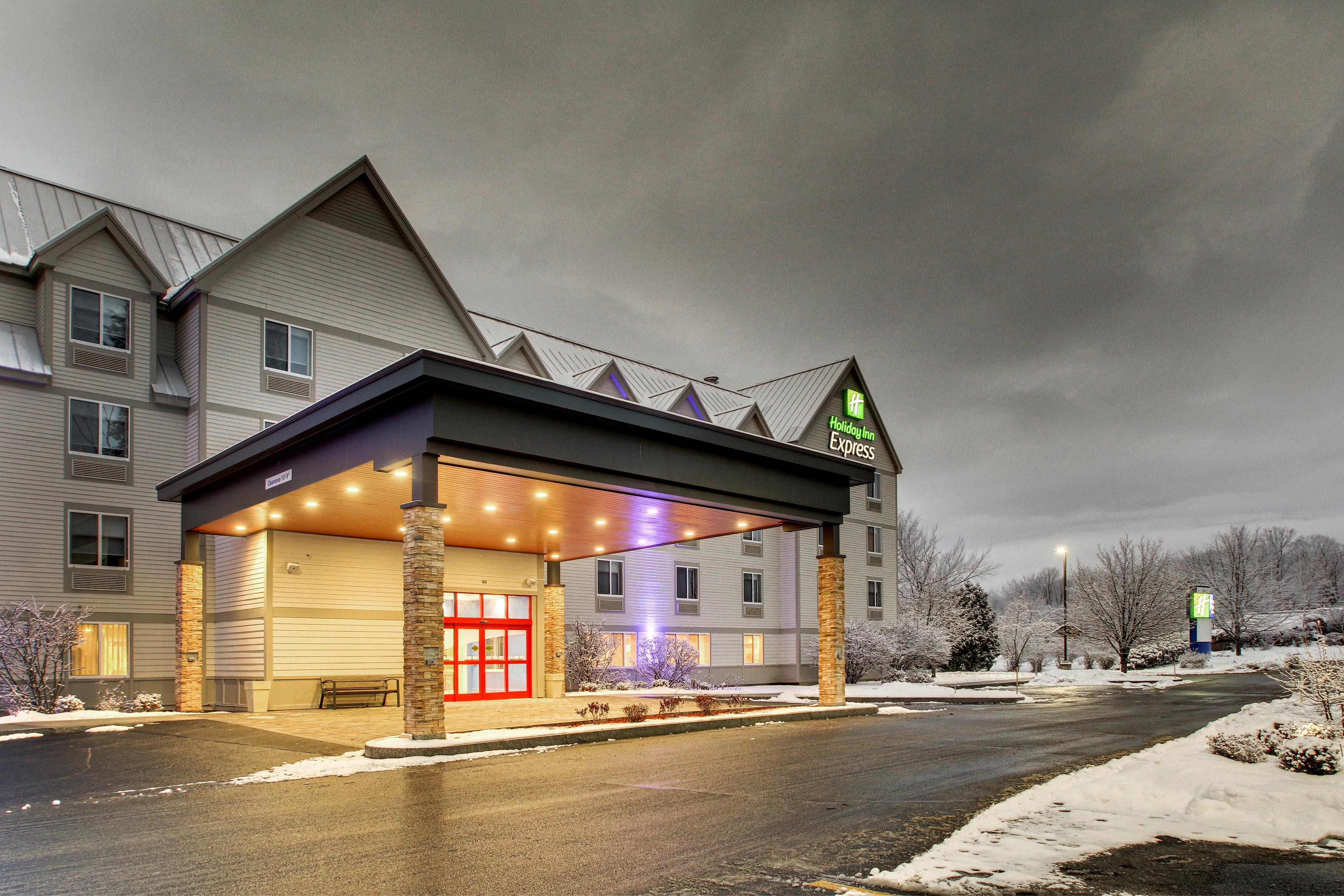 Holiday Inn Express & Suites - Lincoln East - White Mountains By Ihg Exterior photo