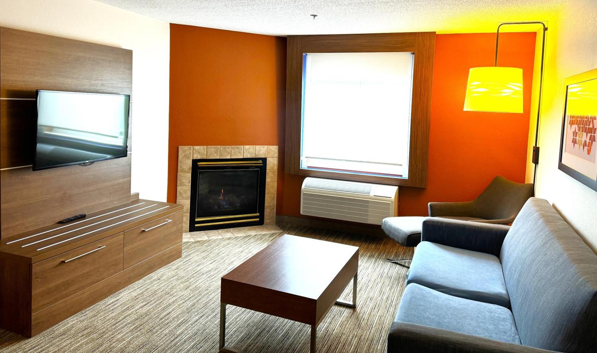 Holiday Inn Express & Suites - Lincoln East - White Mountains By Ihg Exterior photo