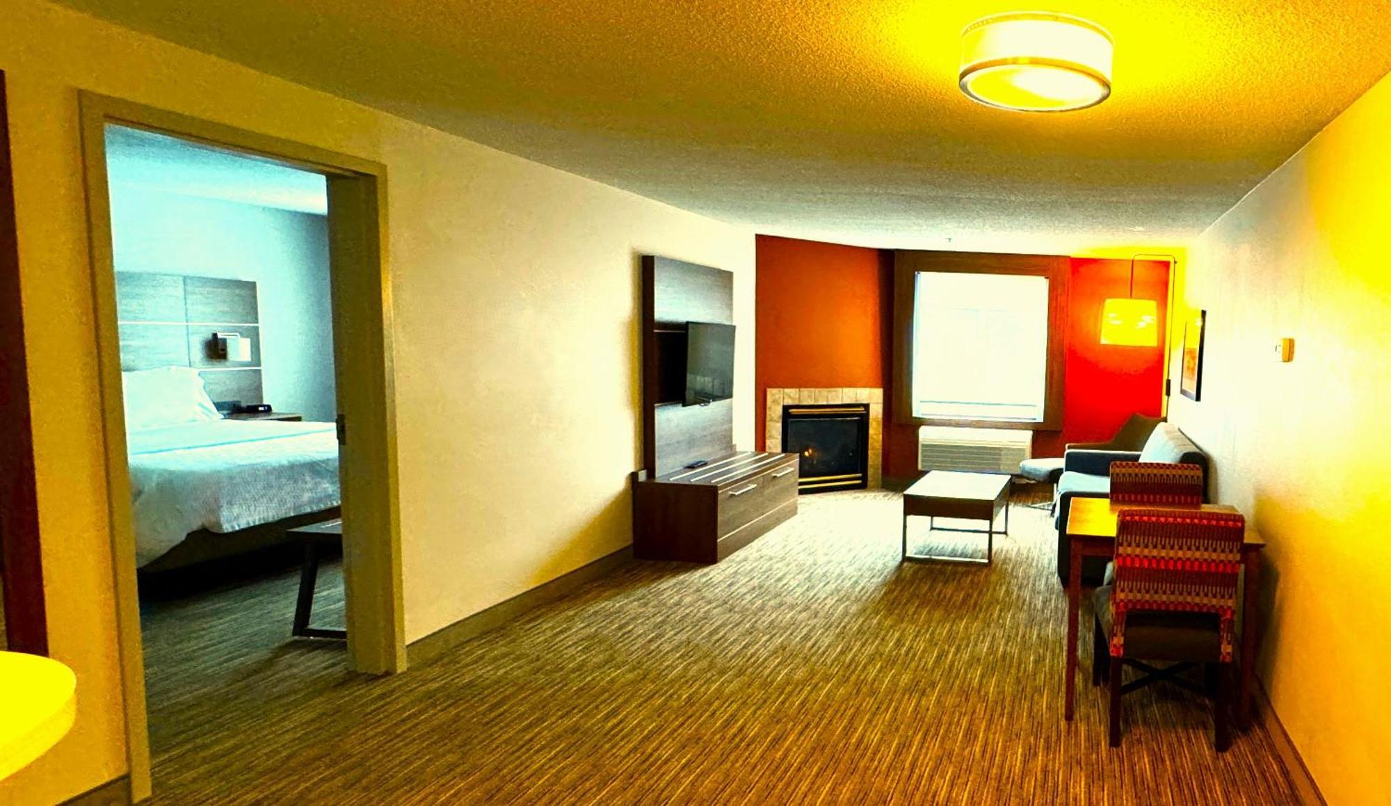 Holiday Inn Express & Suites - Lincoln East - White Mountains By Ihg Exterior photo
